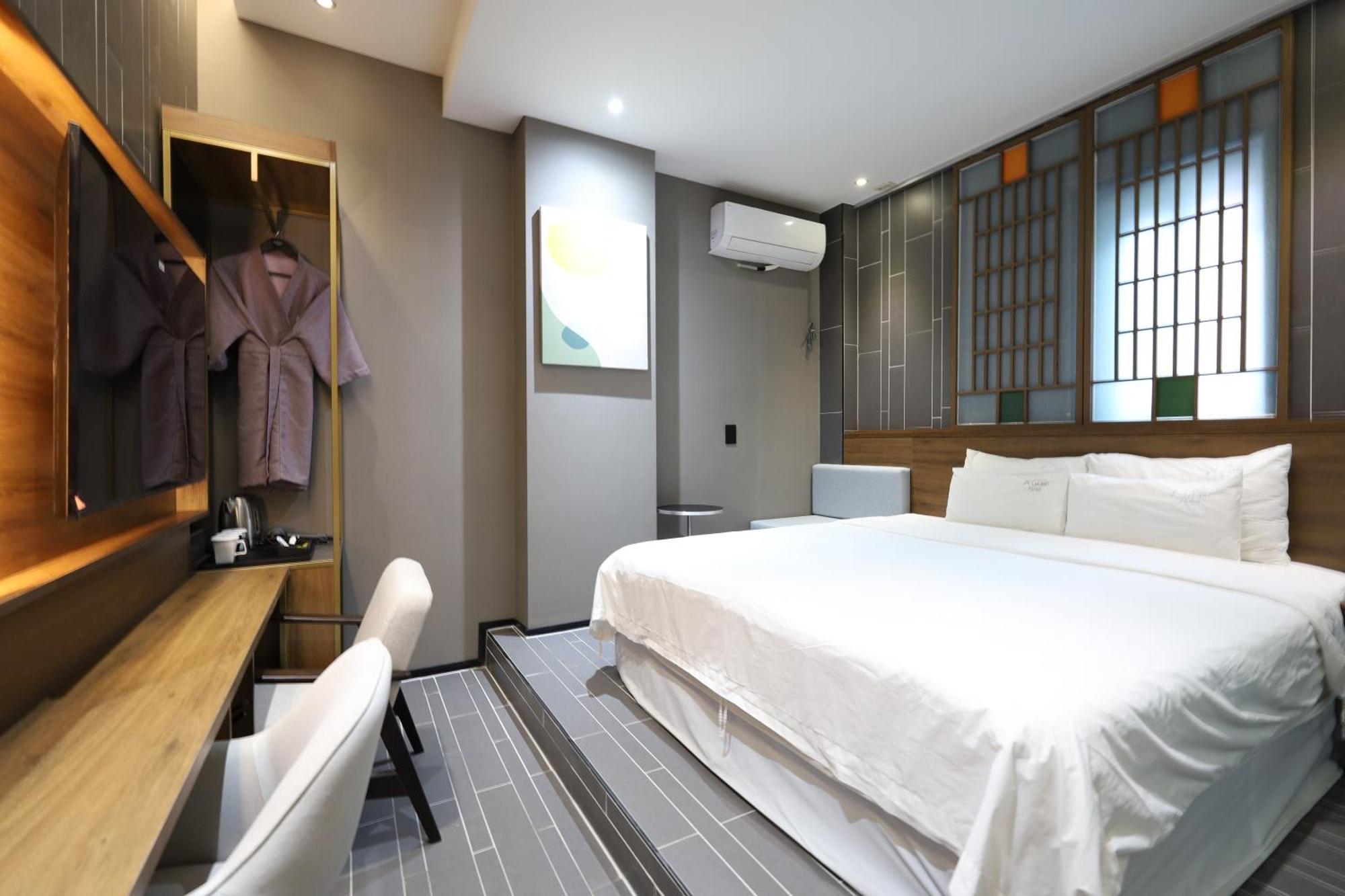 Almond Hotel Busan Station Exterior foto