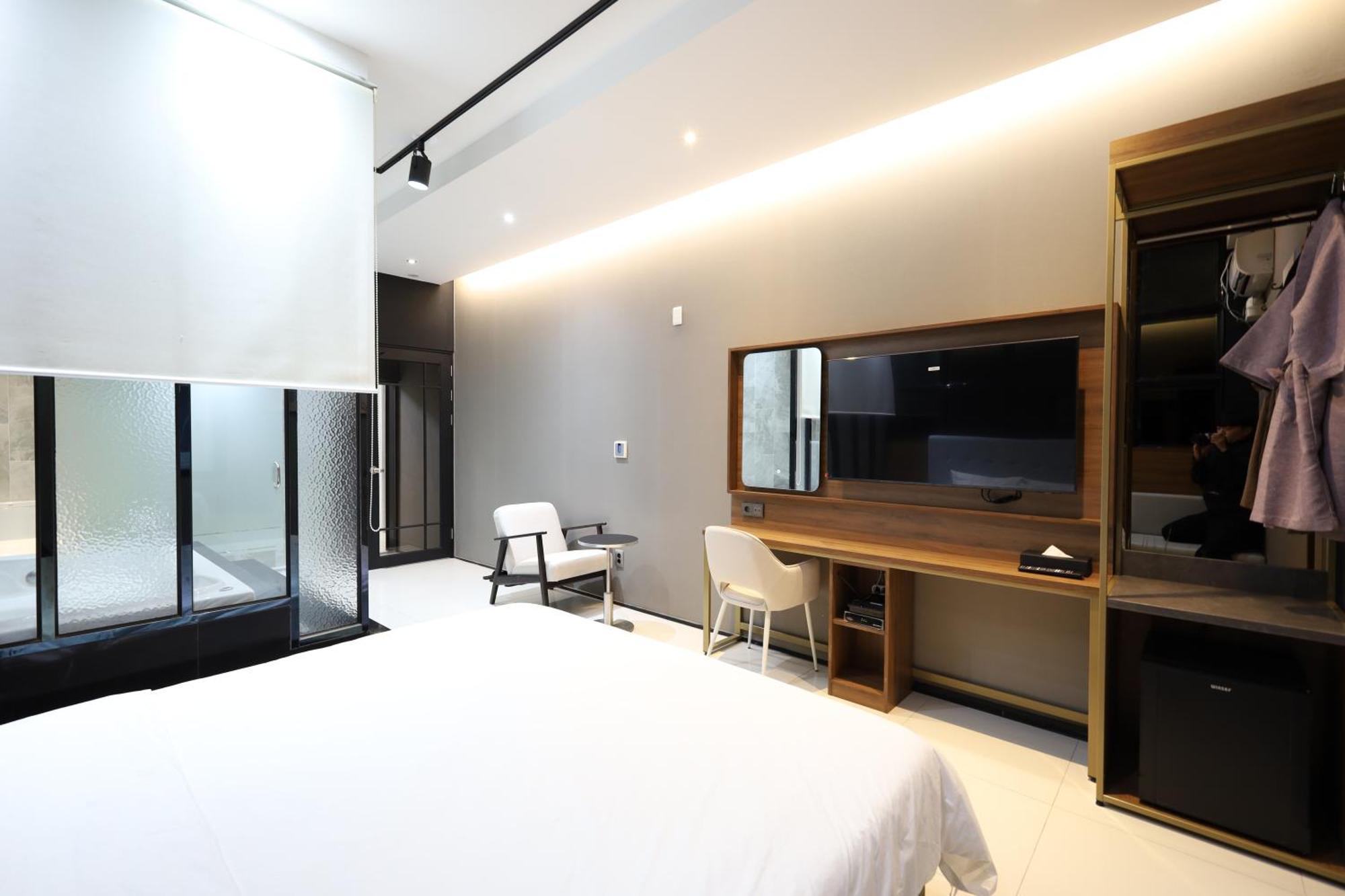 Almond Hotel Busan Station Exterior foto